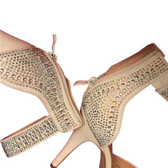 Shoes - Picture 4 of 7